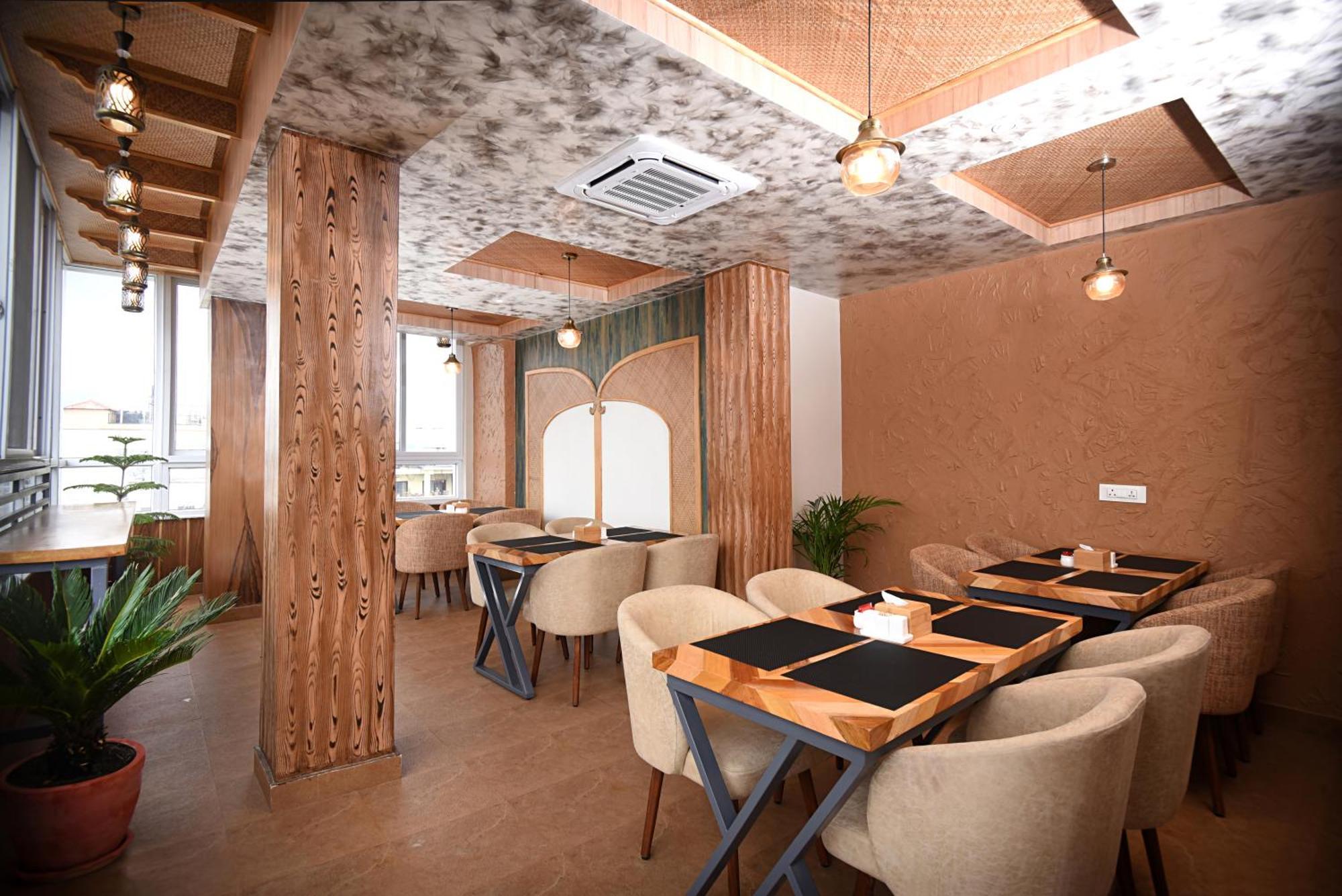 Hotel Vistara Катманду Экстерьер фото